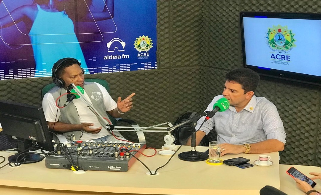 No rádio, Gladson diz que não sabe com exatidão o "tamanho do rombo" que herdou do governo anterior